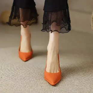 2023 חדשים עור רך מוצק צבע ממתקים צבע יחיד נעלי נשים פשוט מחודד בוהן נוח עם עקבים גבוהים נעלי נשים